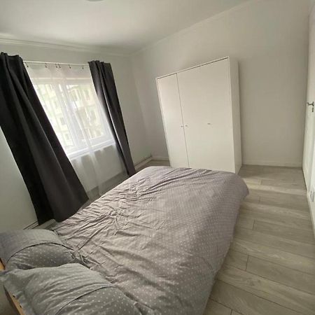 Apartament Apartment Лугож Екстериор снимка