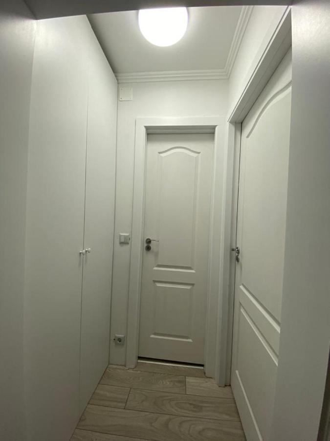 Apartament Apartment Лугож Екстериор снимка