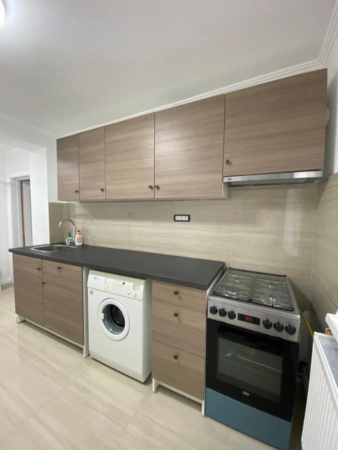 Apartament Apartment Лугож Екстериор снимка