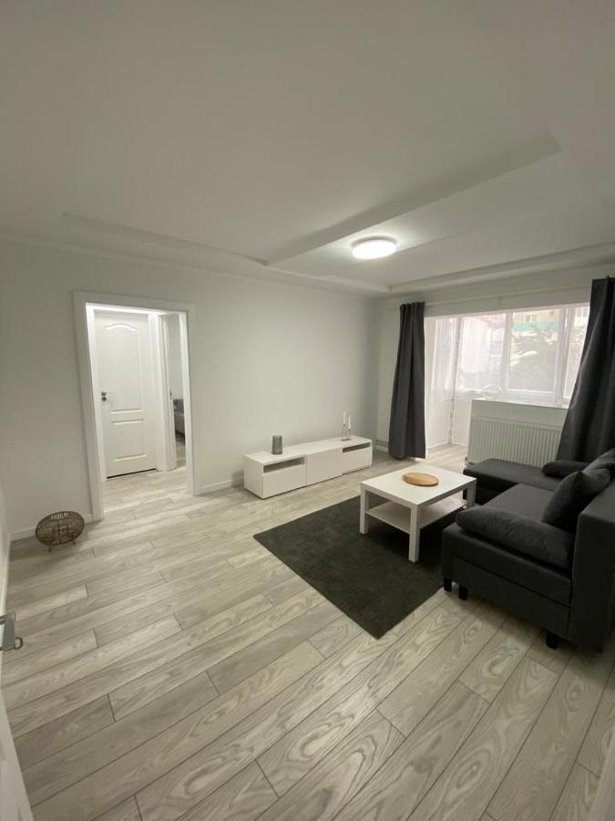 Apartament Apartment Лугож Екстериор снимка