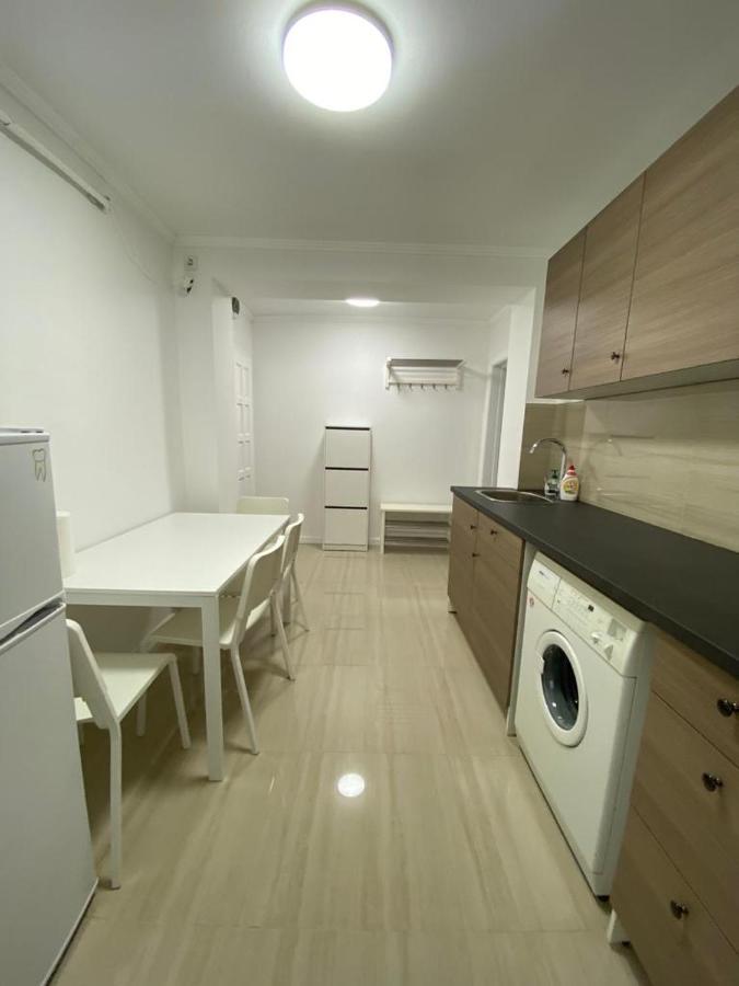 Apartament Apartment Лугож Екстериор снимка