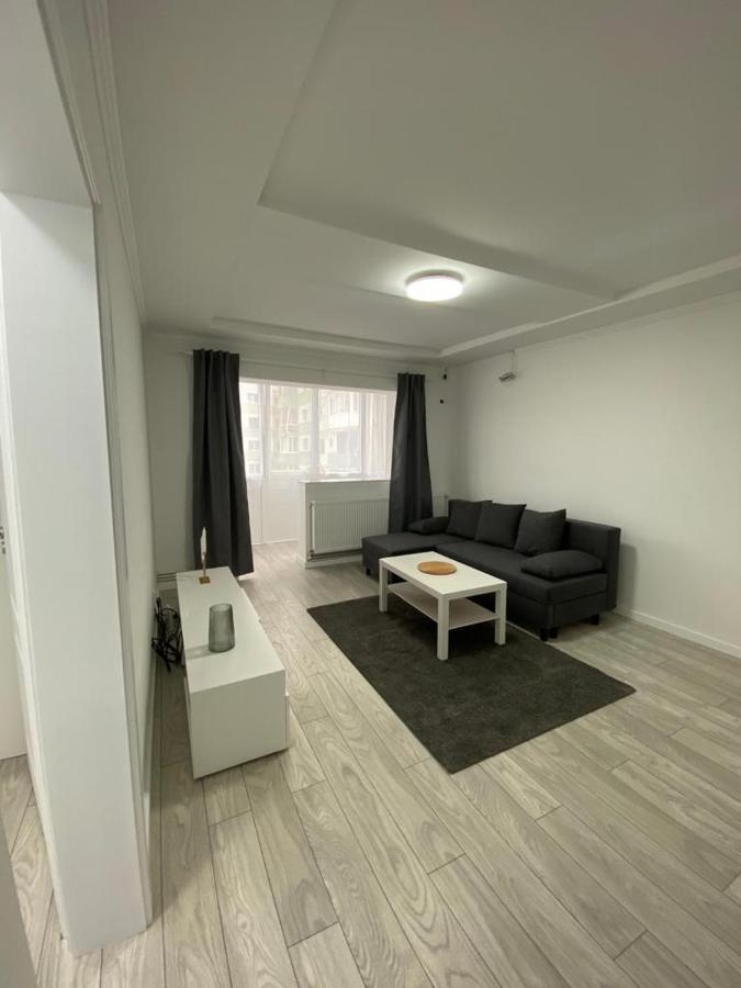Apartament Apartment Лугож Екстериор снимка