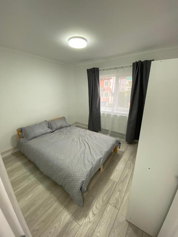 Apartament Apartment Лугож Екстериор снимка