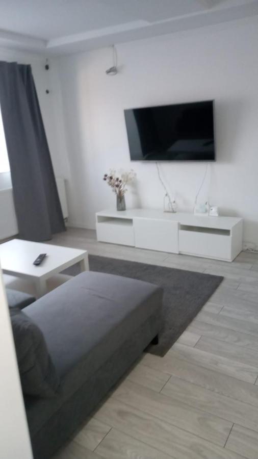 Apartament Apartment Лугож Екстериор снимка